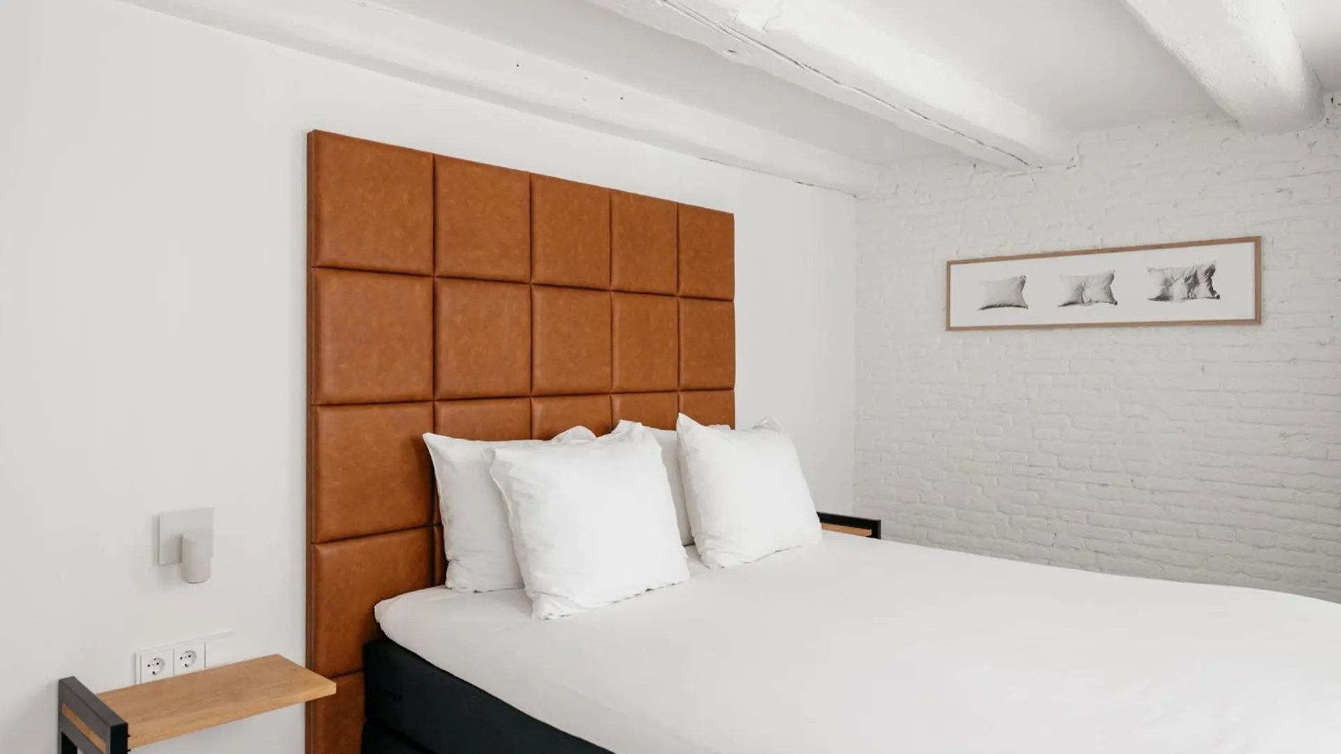 YAYS Amsterdam Salthouse Canal Aparthotel