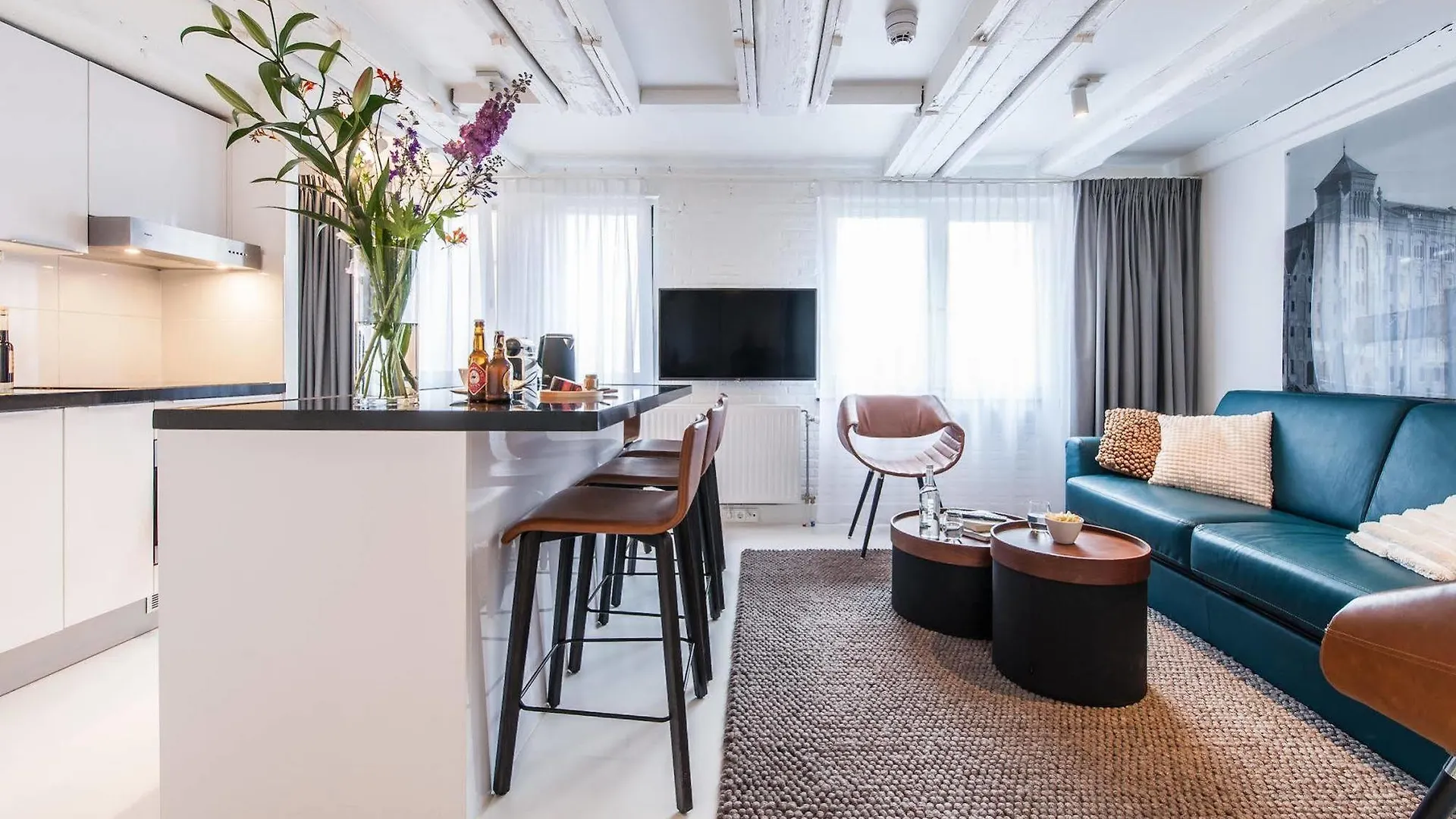 YAYS Amsterdam Salthouse Canal Aparthotel